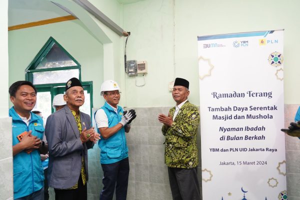 Proses penyalaan program Ramadan Terang, tambah daya serentak 237 masjid di 16 Unit Pelaksana dan Pelayanan Pelanggan (UP3) telah terlaksana