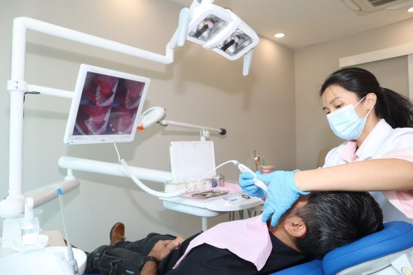 Klinik Pertamina IHC, unit usaha dari PT Pertamina Bina Medika – Indonesia Healthcare Corporation (IHC), secara resmi membuka Dental Executive Senyum Gandaria.