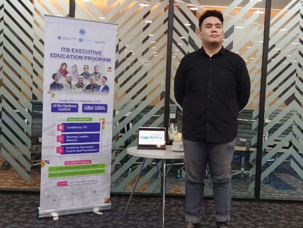 Teguh Eko Budiarto, CEO Prosa.AI. Program "AI for Business Leaders"
