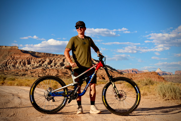 Luke Withlock pada ajang Red Bull Rampage di Virgin, Utah bersama Polygon Collosus DH