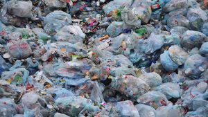 Sampah Plastik Sulit Ditangani, Pemerintah dan Aktivis Serukan Untuk Menutup Sumbernya