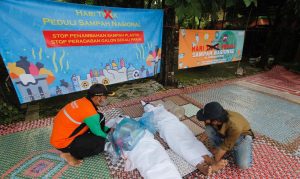 Hari Peduli Sampah: Mahasiswa Demo Anti Peradaban Galon Sekali Pakai