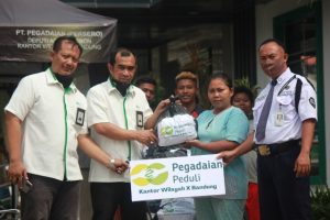 Pegadaian Salurkan Bantuan CSR untuk Korban Banjir di Jawa Barat