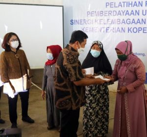 KemenkopUKM Dukung Pengembangan Koperasi Masyarakat Korban Tsunami Panimbang