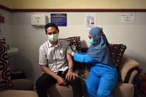 PHRI Fasilitasi Karyawan Luminor Hotel Jember Dapatkan Vaksin Covid-19 Tahap Pertama