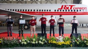 J&T Express Gandeng Trigana Air Tingkatkan Pengiriman Jalur Udara