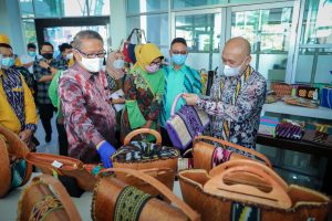 MenkopUKM Dorong Pemda Kembangkan Produk UKM Unggulan