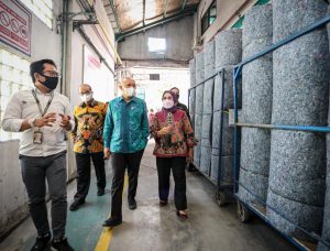 MenkopUKM Ajak Pelaku UMKM dan Koperasi Susun Model Bisnis Industri Otomotif