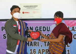 SiCepat Ekspres Bantu Renovasi SDN Wikico Rongo di NTT