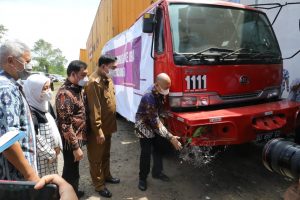 MenkopUKM Lepas Ekspor Briket Tempurung Kelapa Ke Timur Tengah
