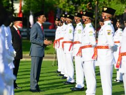 Presiden Jokowi Kukuhkan 68 Anggota Paskibraka 2021