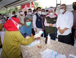 KemenkopUKM dan Papmiso Gelar Vaksinasi Bagi Pedagang Bakso di Bekasi