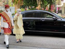 Pimpin Upacara HUT RI Ke-76, Presiden Jokowi Kenakan Pakaian Adat Lampun