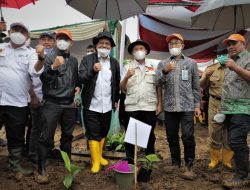 Sinergi MenKopUKM dan Menteri ATR/BPN Konsolidasikan Lahan Petani TORA Berbasis Koperasi