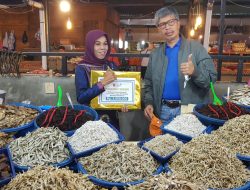 KemenKopUKM Beri Bantuan Pada 125 Usaha Mikro Terdampak Kebakaran Pasar Bawah Bukittinggi