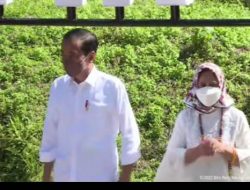 Kunjungi IKN, Presiden Jokowi Lakukan Prosesi Penyatuan Tanah dan Air Nusantara