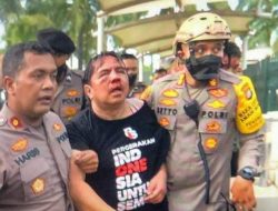Ade Armando Babak Belur Jadi Korban Pengeroyokan Pendemo di DPR