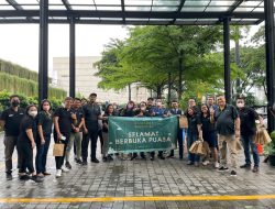 Hotel Aviary Bintaro Berbagi Kebahagian dengan Membagikan Tajil