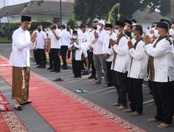 Presiden Jokowi Solat Idul Fitri di Istana Yogyakarta