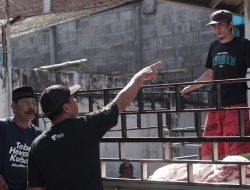 Akses Terjal, DD Jawa Timur Terpaksa Distribusikan Daging Kurban Bagi Warga Dusun Merak Melalui Jalur Laut