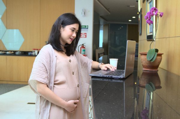 Foto Ibu Melahirkan