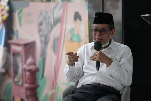 Ketua Dewan Pembina Yayasan Dompet Dhuafa yaitu Parni Hadi