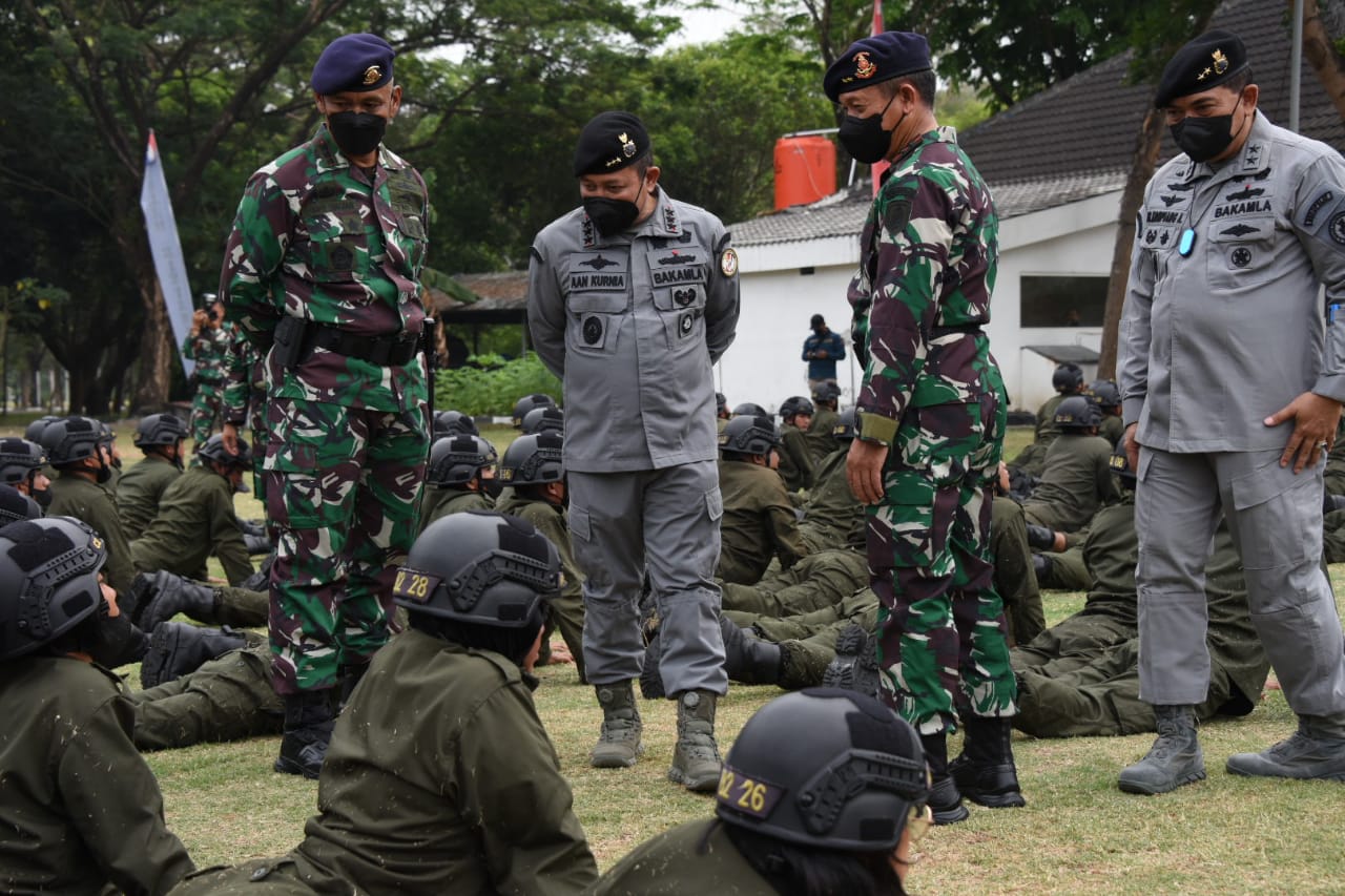 Kepala Bakamla RI Laksdya TNI Dr. Aan Kurnia secara resmi membuka Coast Guard Basic Training (CGBT) bagi 290 personel Bakamla RI Angkatan IX di lapangan Samudera Mako Pusdiklatsarmil Juanda, Sidoarjo, Senin (5/9/2022)