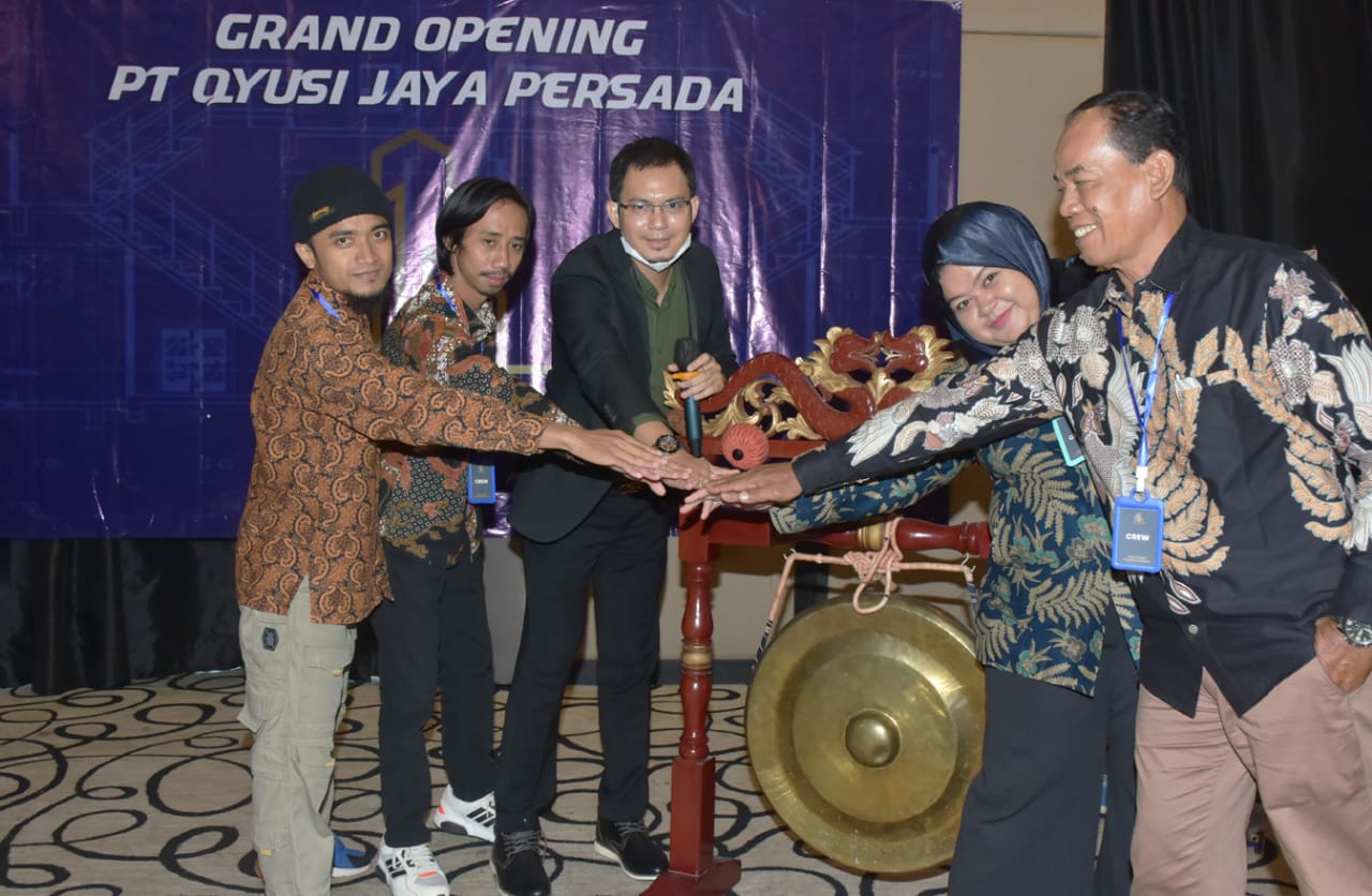 Eko Budi Setiono selaku Direktur Utama PT Qyusi Jasa Persada beserta jajarannya melakukan Peresmian dan Grand Opening PT Qyusi Jasa Persada di Hotel Aston Priority, Jum'at (2/9).