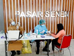 Pengguna KA Berangkat Dari Stasiun Pasar Senen dan Gambir Wajib Vaksin Booster
