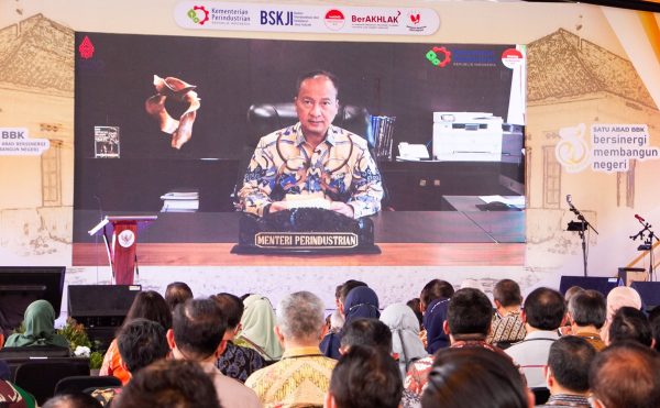 Menperin Agus Gumiwang Kartasasmita