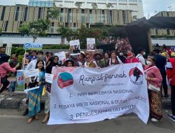 Rampak Sarinah Ramaikan Parade Budaya