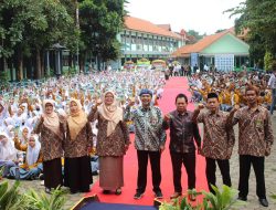 Momen Hari Pahlawan MAN 1 Bogor Menggelar Seminar dan Launching Buku Antopologi Puisi