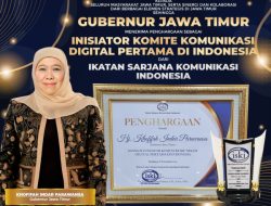 Gubernur Khofifah Raih Penghargaan Tokoh Inisiator