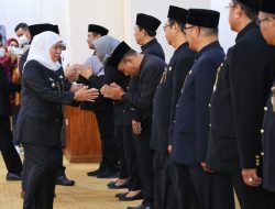 Gubernur Khofifah Lantik 11 Pejabat Eselon II dan Kukuhkan Kepala BRIDA Jatim