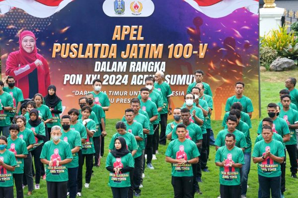 Apel peresmian Pusat Pelatihan Daerah (Puslatda) Jatim 100-V KONI Provinsi Jatim Tahun 2023 di halaman Gedung Negara Grahadi Surabaya, Jumat (6/1)