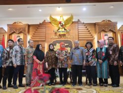 Gubernur Khofifah Dukung Eyelink Group Gelar Baksos Operasi Katarak