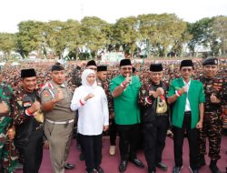 Gubernur Khofifah Hadiri Apel Merah Putih 10.000 Ansor dan Banser