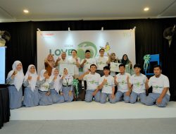 Sharp Peduli Lingkungan ajak Siswa Sekolah Di Surabaya Kurangi Penggunaan Plastik
