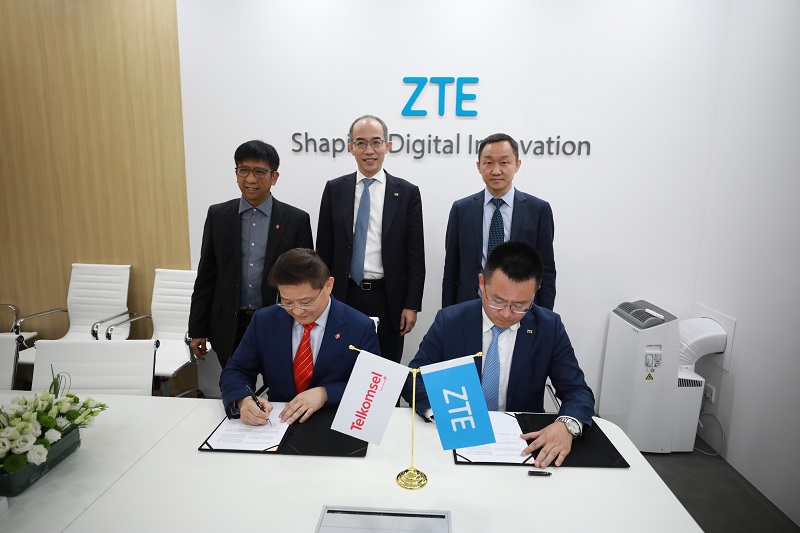 Telkomsel dan ZTE menandatangani nota kesepahaman untuk memperluas kemitraan bisnis dalam studi dan pengembangan solusi 5G untuk segmen Enterprise (korporasi) di Indonesia (Dok.Beritakota.id)