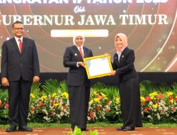 Buka PKN Tingkat II 2023, Gubernur Khofifah Serahkan 25 Penghargaan IKI ASN