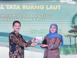 Gubernur Khofifah Raih PWI Maritime Awards