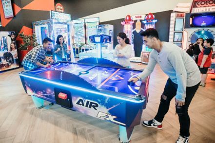 Menghabiskan waktu menunggu berbuka bisa menjadi aktivitas yang menyenangkan, asal tahu tips dan triknya (Foto: Dok. Timezone)