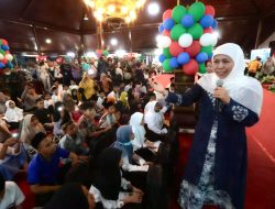 Gubernur Khofifah Berbagi Ceria Bersama 1.700 Anak Yatim di Tulungagung