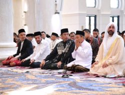Presiden Jokowi Solat Idul Fitri di Masjid Raya Sheikh Zayed