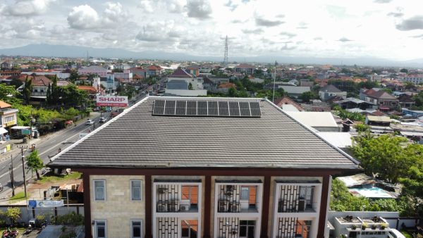 Solar panel berkapasitas 10,8 KwP terpasang tepat di atap gedung FIFGROUP Cabang Denpasar yang memiliki 3 lantai. Kegiatan peresmian solar panel yang dilangsungkan pada Jumat, 12 Mei 2023 adalah sebagai upaya implementasi Environmental, Social, Governance (ESG) atau Sustainability, di mana seluruh pemangku kepentingan korporasi mendorong agar aspek ESG/Sustainability menjadi bagian integral dari korporasi.