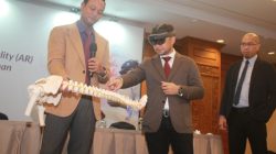 Pertama di Asia Pasifik, Spine Center RS. EMC Tangerang sebagai pusat pengobatan keluhan tulang belakang dan dr. Harmantya Mahadhipta Sp.OT (K) Spine menghadirkan tehnologi AR (Augmented Reality) sebagai inovasi baru untuk penanganan keluhan tulang belakang