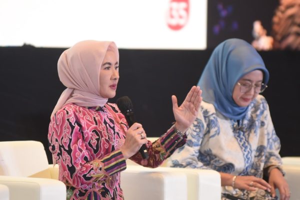 Direktur Utama Pertamina Nicke Widyawati menyampaikan pemaparan mengenai pencapaian kinerja Pertamina pada saat acara Media Briefing “Capaian Kinerja 2022 PT Pertamina Persero” yang diselenggarakan di Gedung Grha Pertamina, Jakarta pada Selasa (6/6/2023).