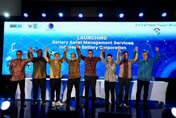 Kerja sama antara Indonesia Baterai Corporation (IBC) dengan 5 produsen motor listrik dan 2 Bengkel Konversi di Kantor Kementerian Koordinator Bidang Kemaritiman dan Investasi, Senin (12/6/2023).