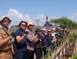 FIFGROUP Tanam Bibit Mangrove Dukung Program Keberlanjutan di Bali
