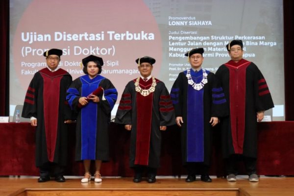 Lonny Siahaya Raih Gelar Doktor Untar